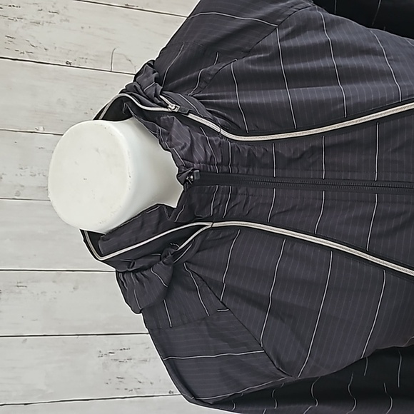 Athleta Run On Windbreaker light jacket Size  XS - Picture 2 of 11